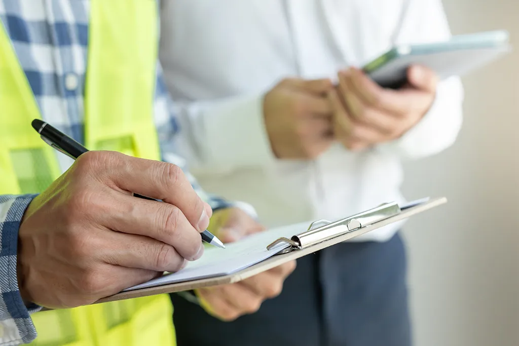 Naujų darbų užsakymai smunka, nes Artimųjų Rytų konfliktas mažina pasitikėjimą